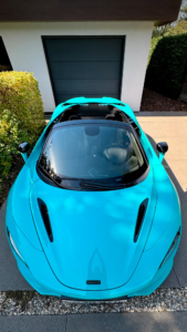 McLaren 750S Spider viewed from above, showing the front bodywork