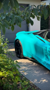 Rear quarter view of the McLaren 750S Spider in Tokyo Cyan