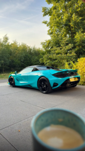 Rear three-quarter view of the McLaren 750S Spider in Tokyo Cyan